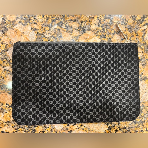 Authentic GG GUCCI Logo Black Velvet Pouch Purse Cosmetic Bag Embossed Rare - Picture 1 of 4